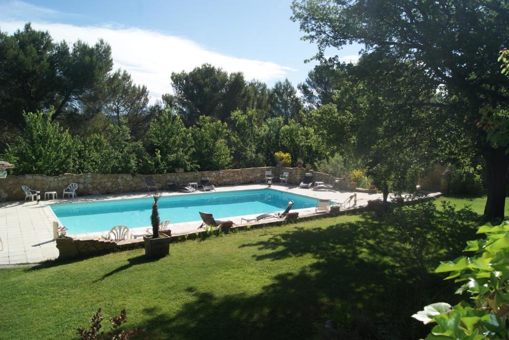 Le Mas Des Chenes Rognes Exterior photo